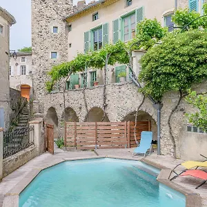 la-tour-des-remparts.hotels-rhonealpes.com/